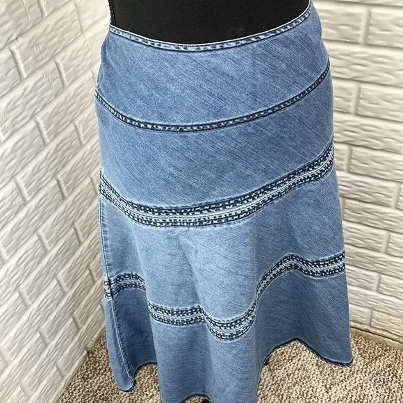 Liz Claiborne denim flare skirt size 10P - Picture 2 of 7